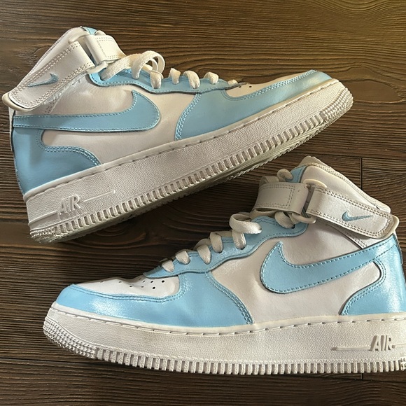 Air Force 1 - Picture 1 of 5